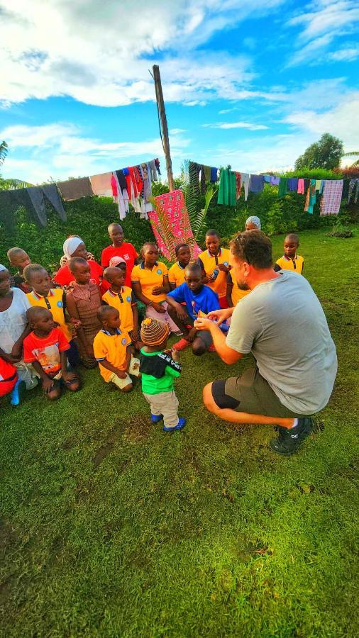 Lights Of Kazinga Orphanage And Homestay Rubirizi Экстерьер фото